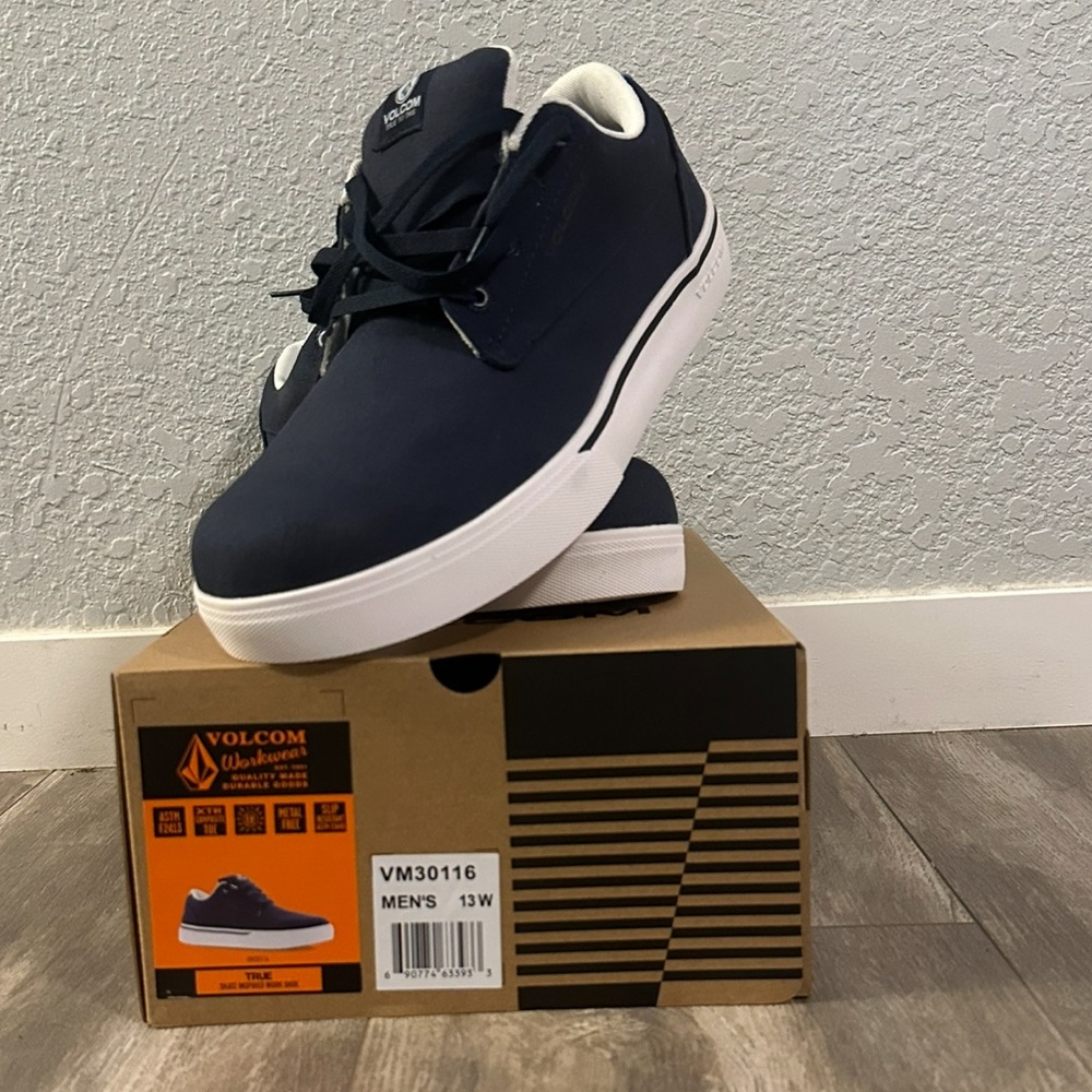 Volcom Men's Dark Blue and White Sneakers